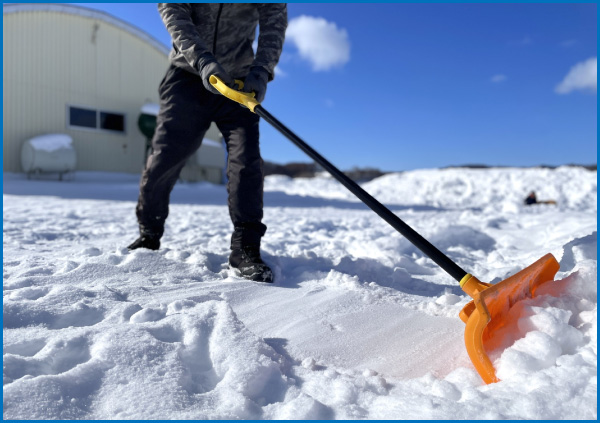 屋根の雪下ろし作業、１名１時間５，０００円から